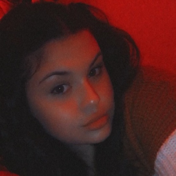 Meet your Posher, Emily - Picture 3 of 3